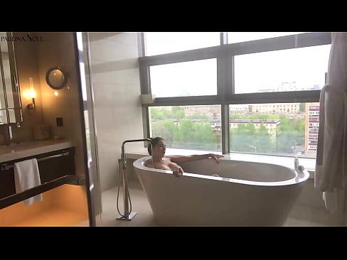 ❤️ Une énorme nana se branlant passionnément la chatte dans la salle de bains ❤️❌ Fucking at us