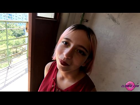 ❤️ Une étudiante sensuelle suce un étranger dans l'Outback - sperme sur son visage ❤️❌ Fucking at us